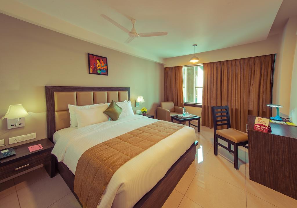 Plaza Hotel Trichy Tiruchirappalli Rom bilde